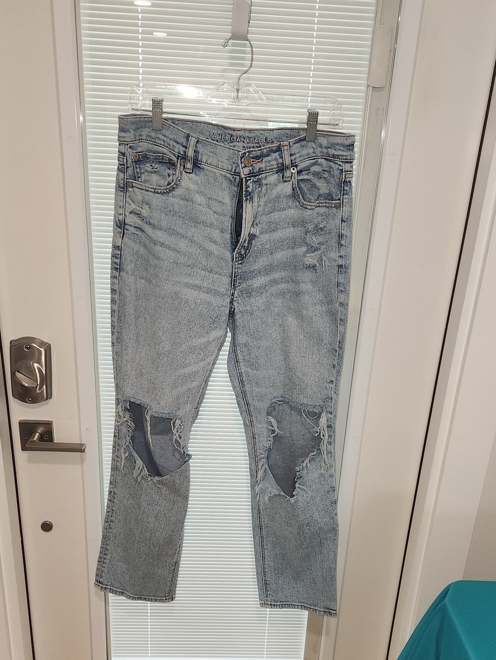 American Eagle Classic Light Wash Distressed Women’s Jeans